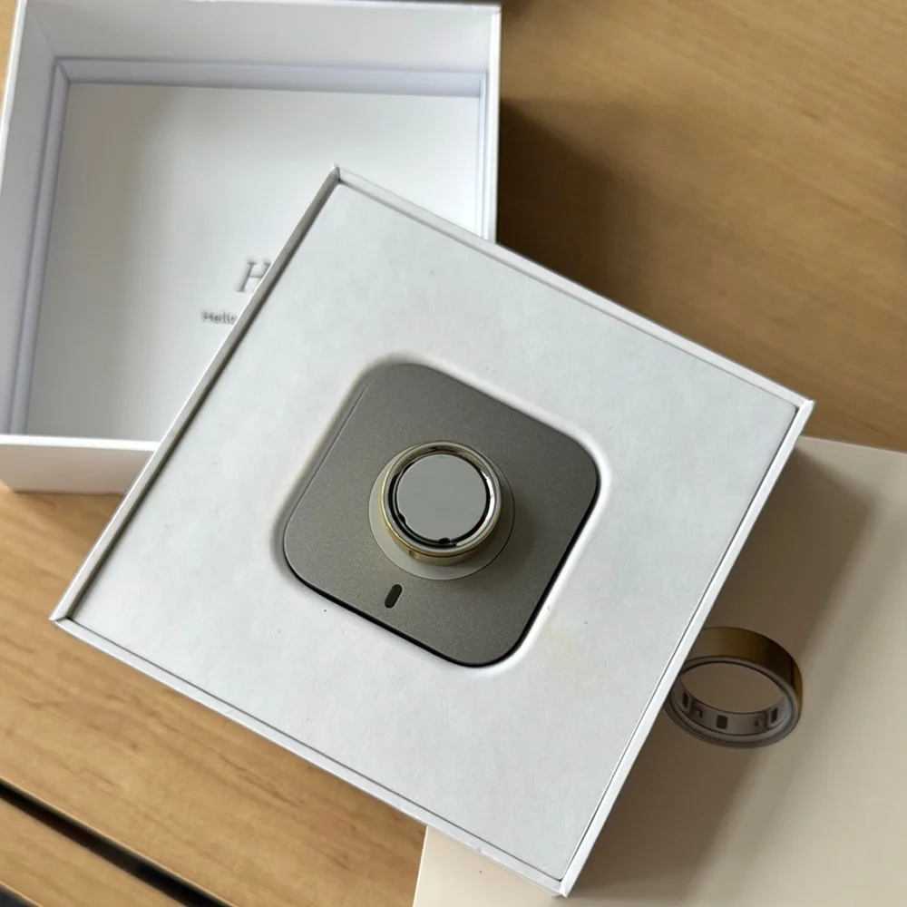 Oura Ring 4 in Gold and Silver